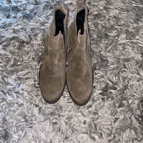 NWOT Bos & Co Belfield Gray Leather Suede Slip On Ankle Heel Boots Sz 39w Green - Picture 4 of 6